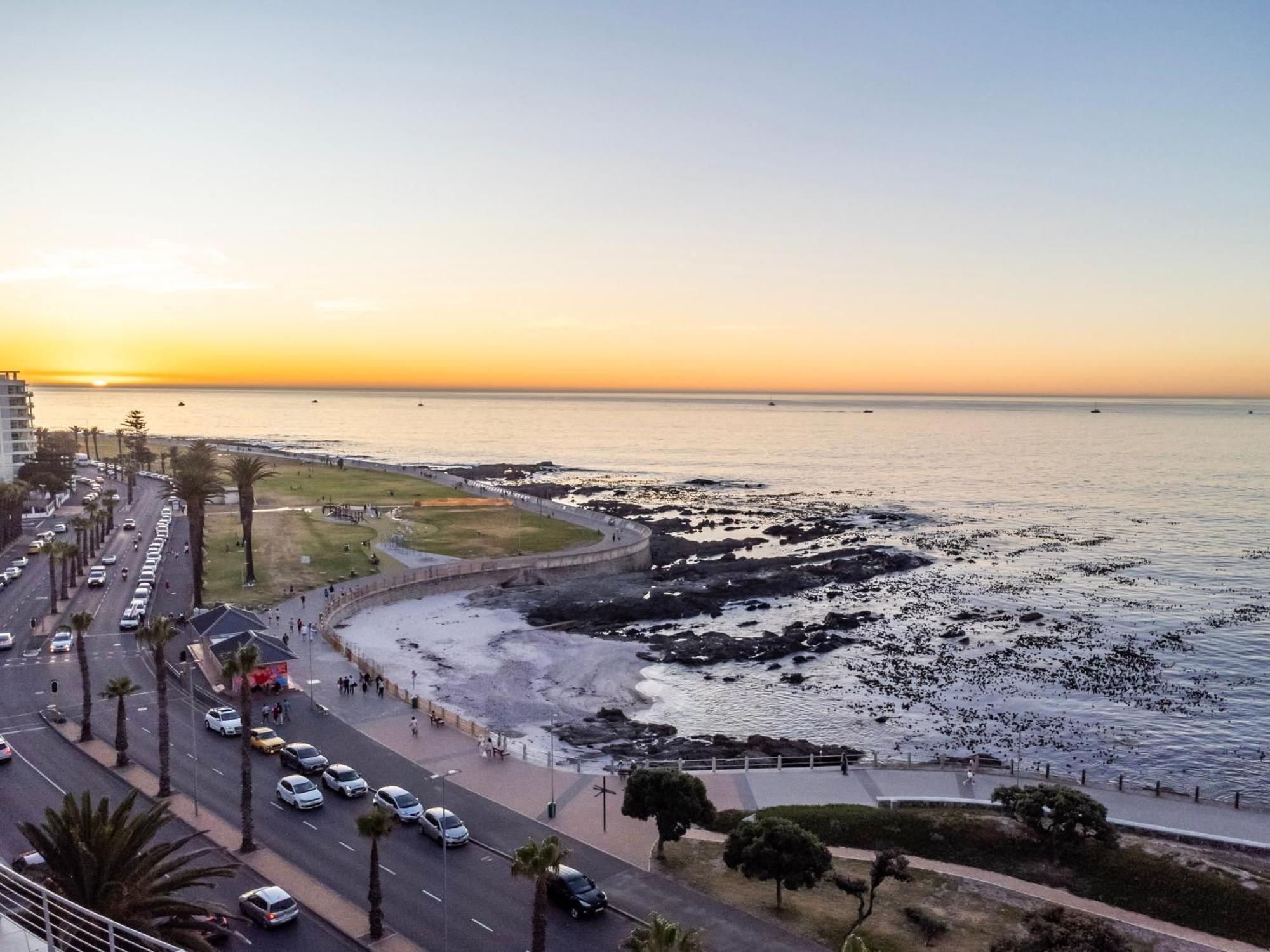 Urban Luxury In Sea Point Apartment